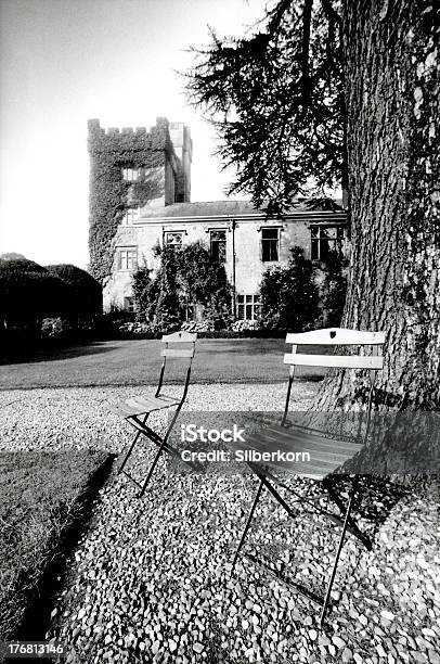 Giardino Inglese - Fotografie stock e altre immagini di Aiuola - Aiuola, Albero, Arte