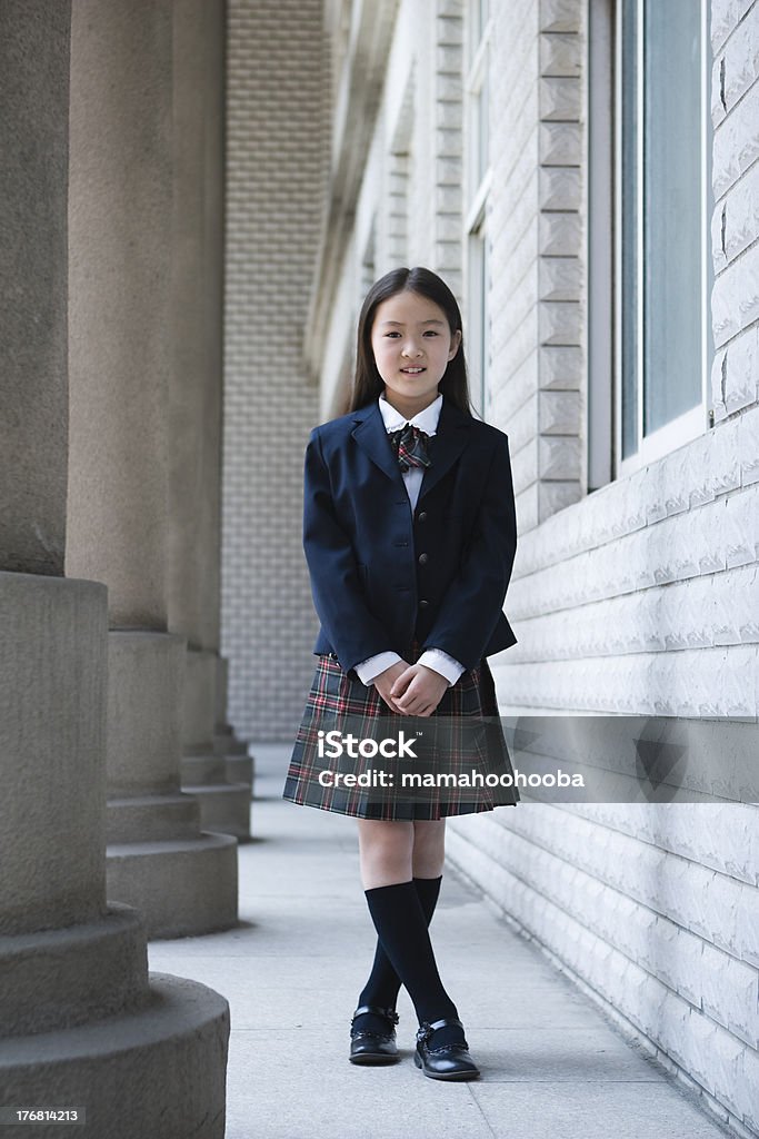 Asiática niña en edad escolar - Foto de stock de Camisa libre de derechos