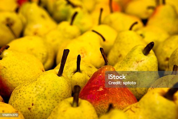 Foto de Peras e mais fotos de stock de Amarelo - Amarelo, Comida, Comida e bebida