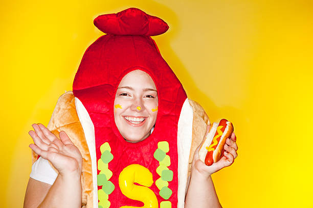 frau in heißen hund kostüm - wearing hot dog costume stock-fotos und bilder