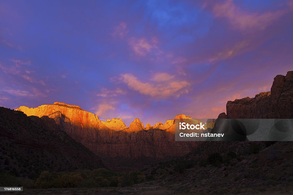 Towers of the Virgin nascer do sol - Royalty-free Amanhecer Foto de stock