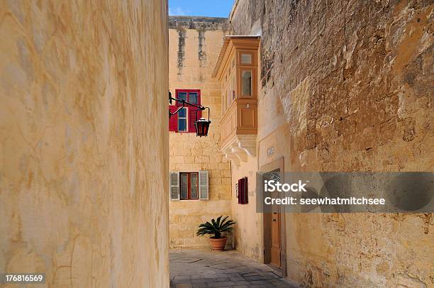 Via Stretta A Mdina - Fotografie stock e altre immagini di Ambientazione esterna - Ambientazione esterna, Ambientazione tranquilla, Antico - Condizione