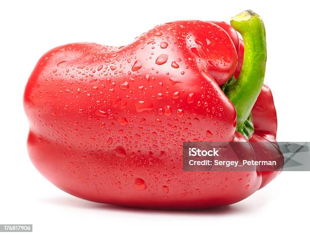 Nueva Área Rojo Páprika Aislado En Blanco Foto de stock y más banco de imágenes de Agua - Agua, Alimento, Cena