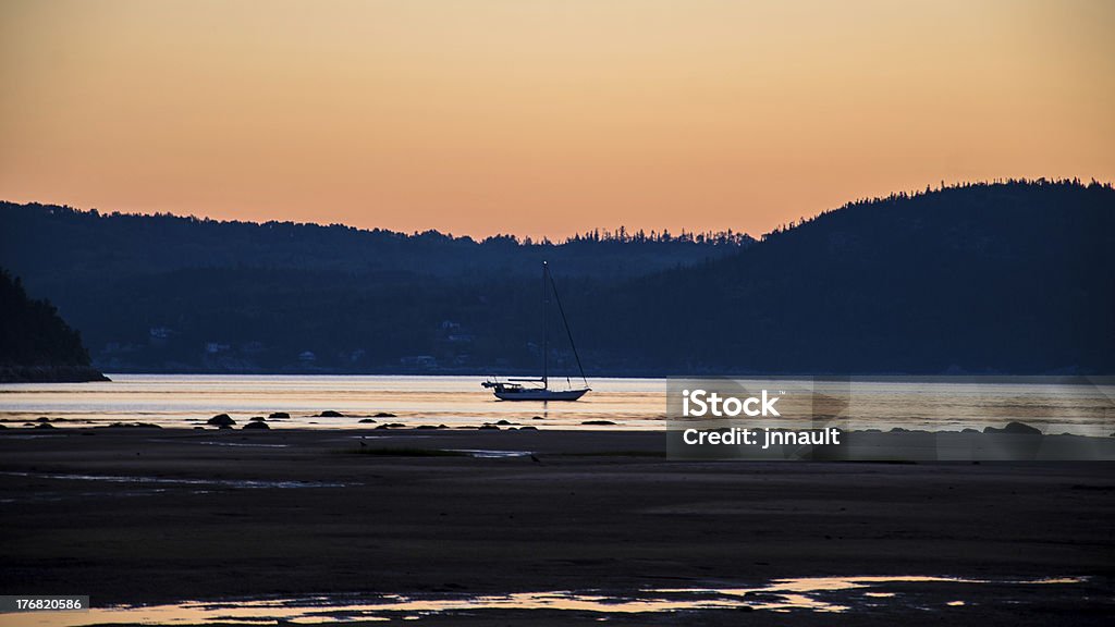 Percorso verso la spiaggia, in barca, vela, Dune di sabbia, il Lago alba - Foto stock royalty-free di Mezzo di trasporto marittimo