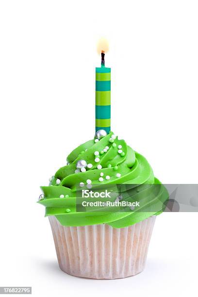 Birthday Cupcake Stok Fotoğraflar & Cupcake‘nin Daha Fazla Resimleri - Cupcake, Beyaz Arka Fon, Yaş pastası