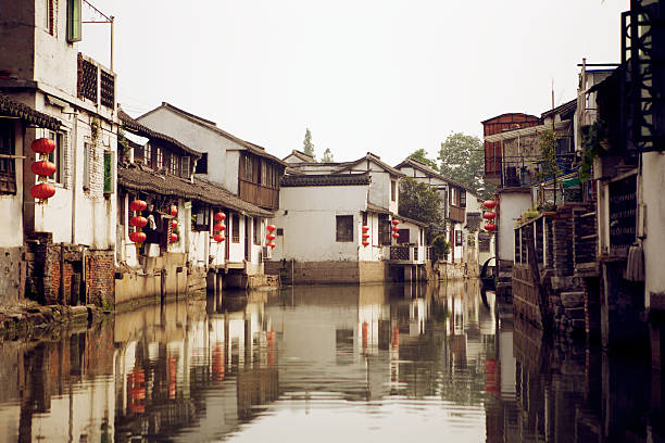 Ancient Chinese Water Town Zhujiajiao is a typical ancient water town south of the Yangtze River on the outskirts of Shanghai founded about 1700 years ago. Zhujiajiao stock pictures, royalty-free photos & images