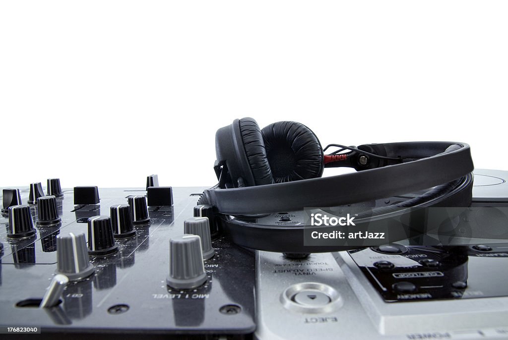 mixer dj con le cuffie - Foto stock royalty-free di Arte, Cultura e Spettacolo