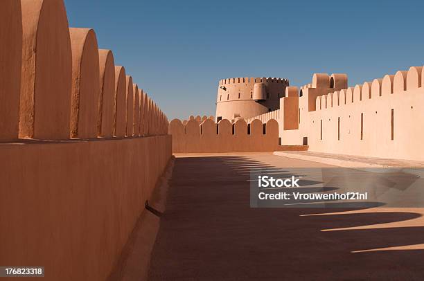 Twierdza W Pustyni - zdjęcia stockowe i więcej obrazów Salala - Salala, Oman, Great Sandy Desert