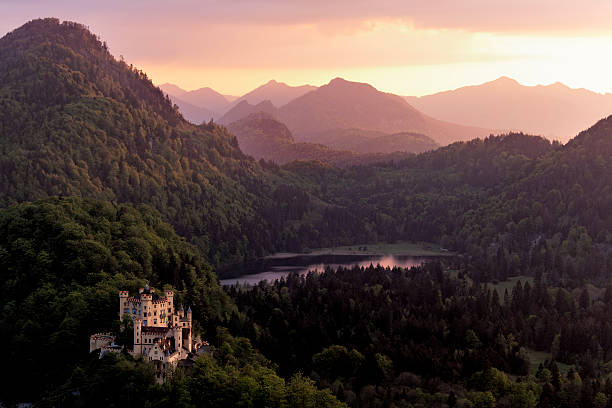 hohenschwangau замок - hohenschwangau castle стоковые фото и изображения