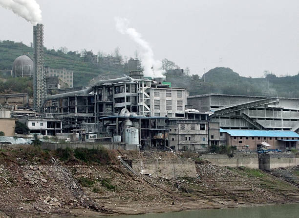 paisaje industrial en china - schwerindustrie fotografías e imágenes de stock