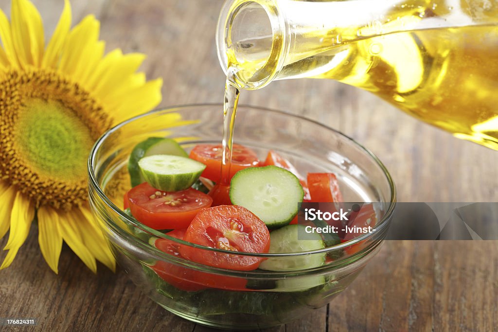 Insalata fresca - Foto stock royalty-free di Olio da tavola