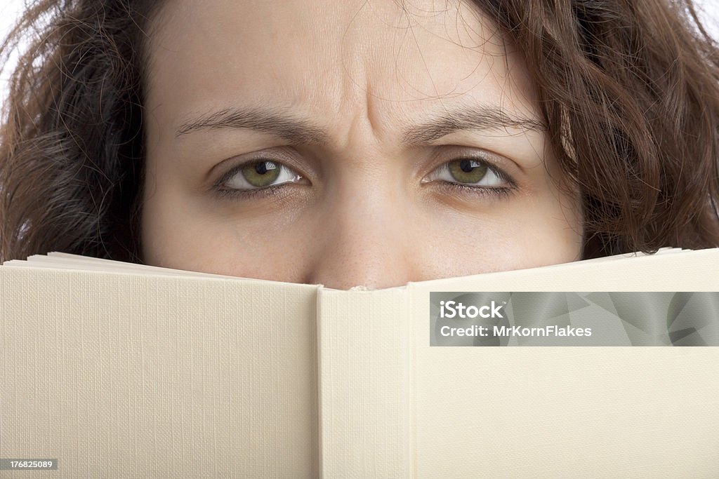 Scettico ragazza con libro - Foto stock royalty-free di 20-24 anni