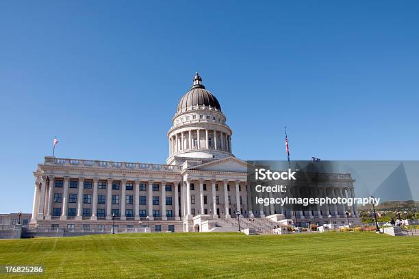 Edificio Del Capitolio De Utah Contra Un Cielo Azul Foto de stock y más banco de imágenes de Arquitectura