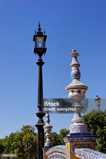 Lâmpada De Ferro E Balaustrada - Fotografias de stock e mais imagens de Andaluzia - Andaluzia, Azul, Azul claro