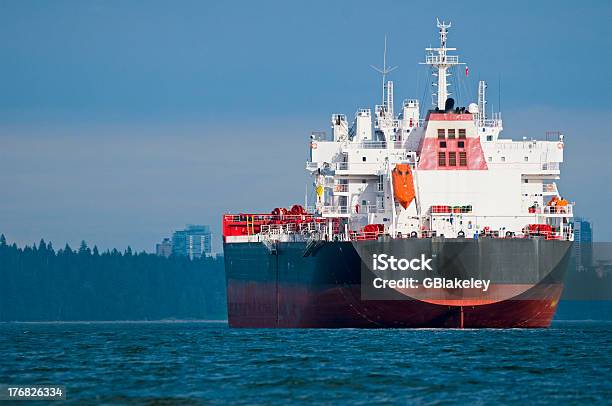 Cargo Schiff Stockfoto und mehr Bilder von Anker werfen - Anker werfen, Behälter, Blau