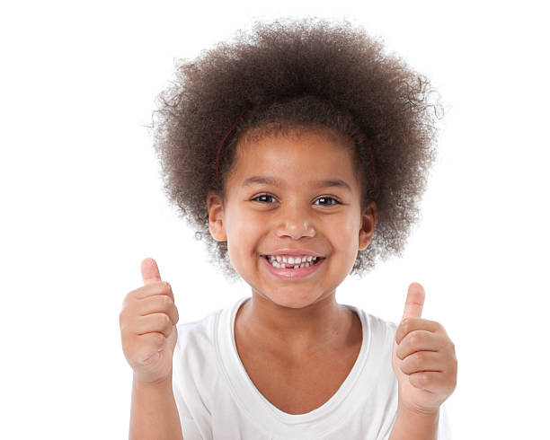 afro-americana menina dá polegar para cima grande plano de homologação de tipo passe - toothless grin imagens e fotografias de stock