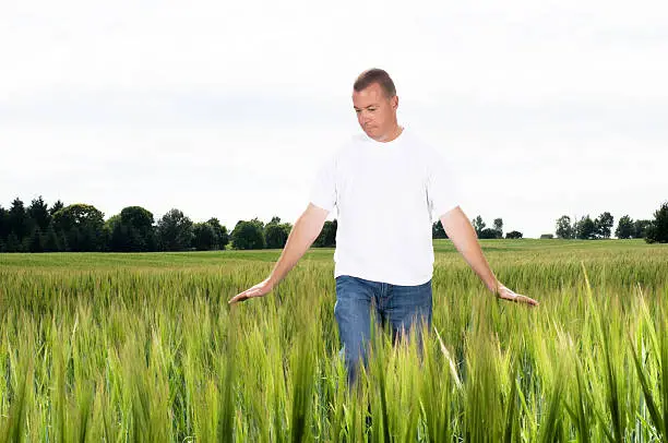 T-Shirt and Jeans Man in Farmfield Series