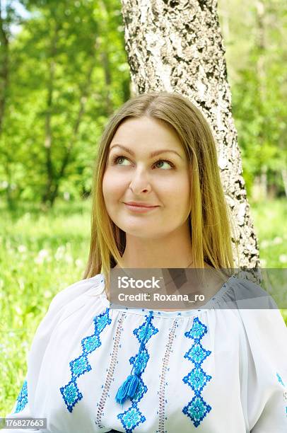 女性の伝統的な衣装 - 1人のストックフォトや画像を多数ご用意 - 1人, ウクライナ, ウクライナ文化
