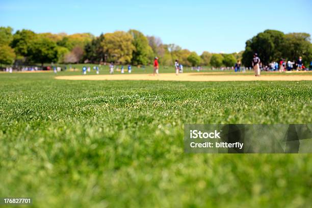 Liga Juvenil Jogo De Beisebol - Fotografias de stock e mais imagens de Liga de basebol e softbol juvenil - Liga de basebol e softbol juvenil, Basebol, Campo Desportivo