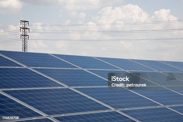 Foto de Usina De Energia Solar e mais fotos de stock de Alumínio - Alumínio, Aço, Campo