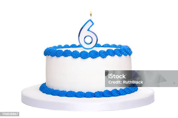 Geburtstagstorte Stockfoto und mehr Bilder von Kerze - Kerze, Zahl 6, Blau