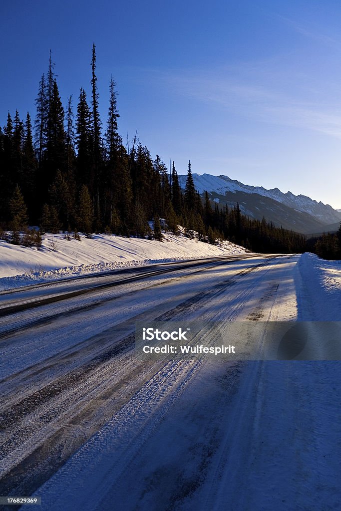 Tramonto sulla strada - Foto stock royalty-free di Alberta