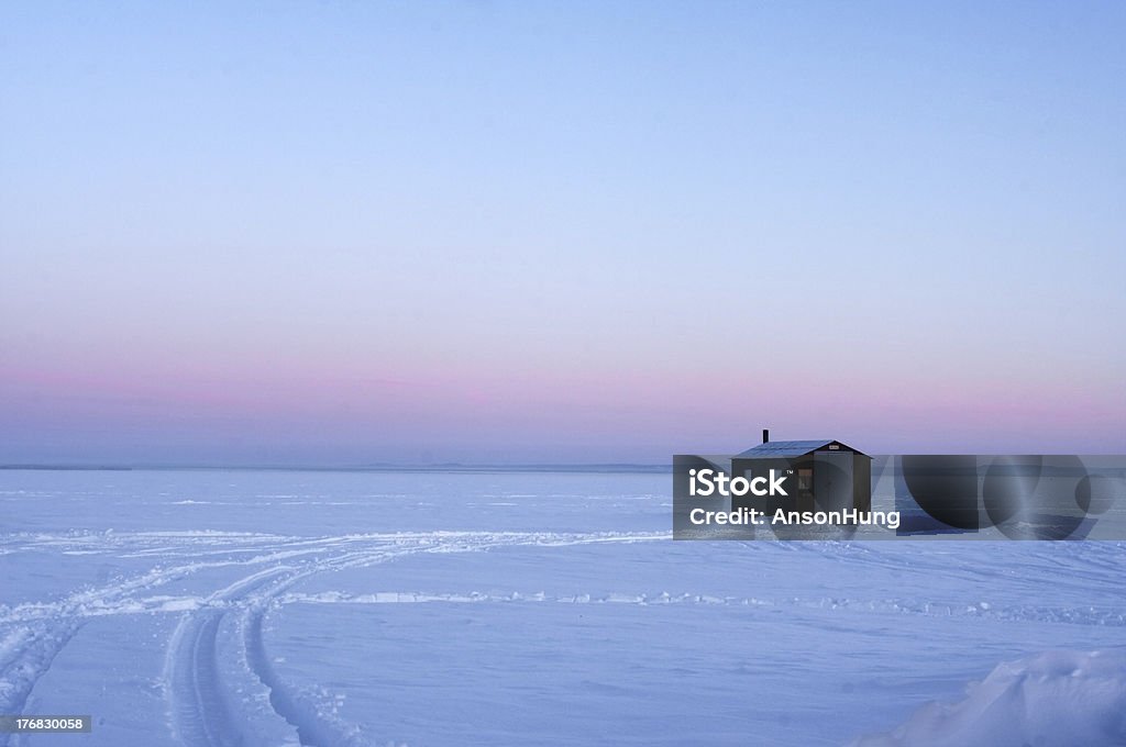 Lone gelo na fushing. - Foto de stock de Gelo royalty-free