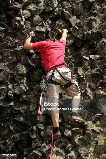 Alpinista Com Pedras De Basalto - Fotografias de stock e mais imagens de Adulto - Adulto, Adulto de idade mediana, Alemanha
