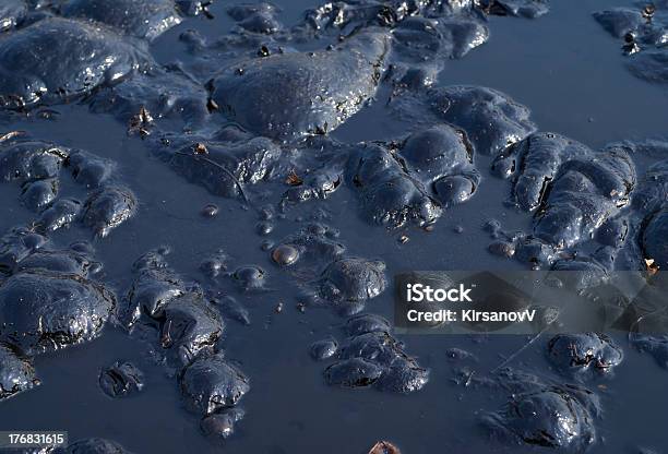 Масляный Черный Загрязнение — стоковые фотографии и другие картинки Дёготь - Дёготь, Клейкий, Без людей