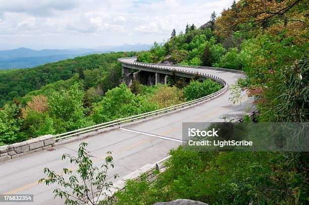 Linn Cove Viaduto - Fotografias de stock e mais imagens de Viaduto - Viaduto, Ao Ar Livre, Appalachia