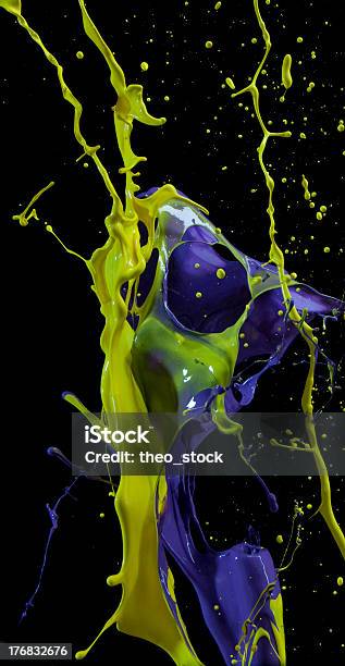 Gelbe Und Violette Colorsplashes Stockfoto und mehr Bilder von Klebrig - Klebrig, Malfarbe, Abstrakt