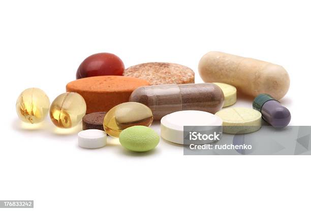 Photo libre de droit de De Vitamines De Cachets Ou Dampoules banque d'images et plus d'images libres de droit de Beauté - Beauté, Calmant, Complément vitaminé