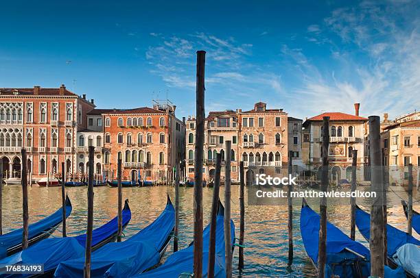 Grand Canal Willi I Gondolami Venice - zdjęcia stockowe i więcej obrazów Architektura - Architektura, Bez ludzi, Bezchmurne niebo