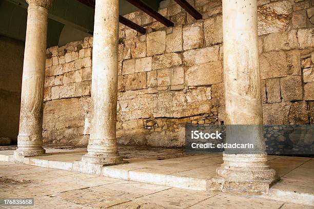 Foto de Antiga Estrada Principal Em Jerusalém e mais fotos de stock de Cristianismo - Cristianismo, Palestina Histórica, Rua