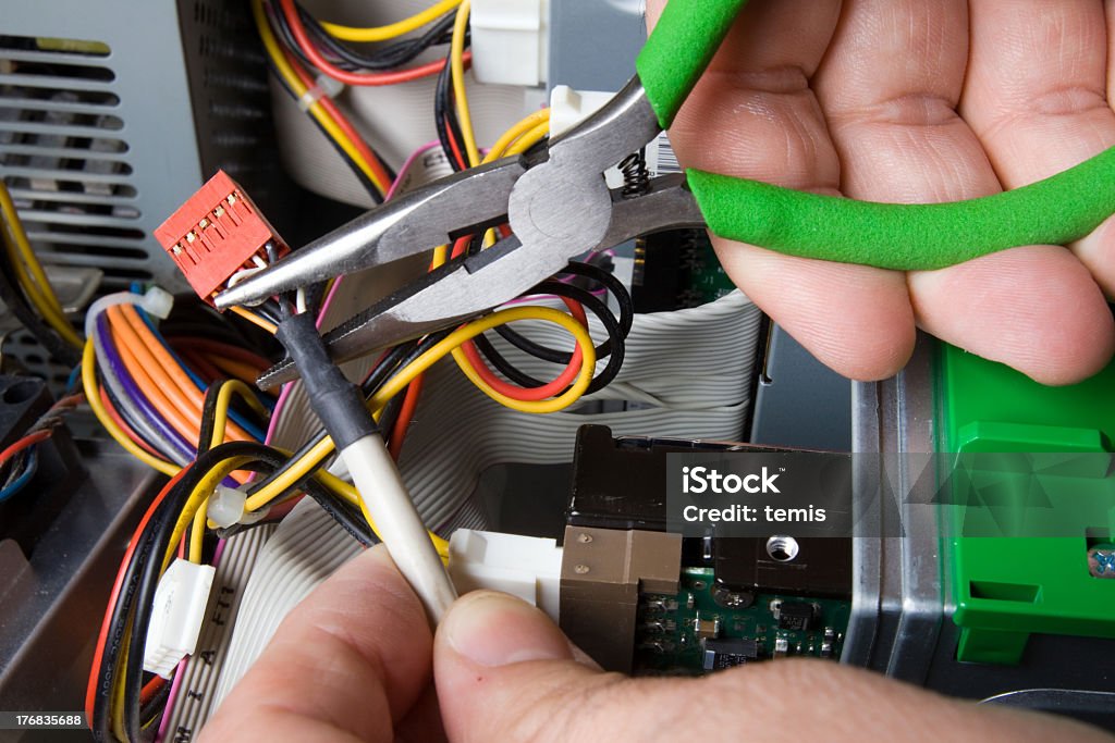 Électricien au travail - Photo de Câble libre de droits