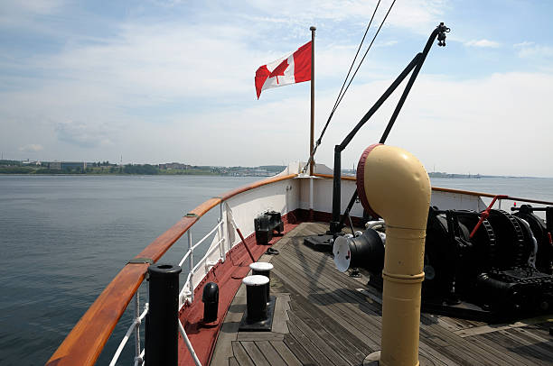 Bandeira do Canadá em um barco - fotografia de stock