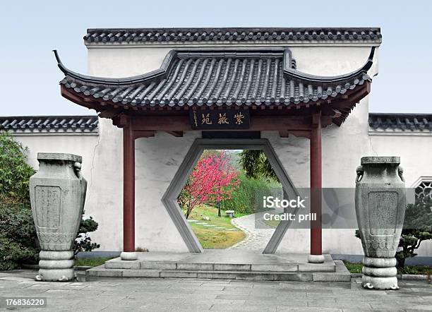 Portão De Wuhan - Fotografias de stock e mais imagens de Alpendre - Alpendre, Ao Ar Livre, Arquitetura