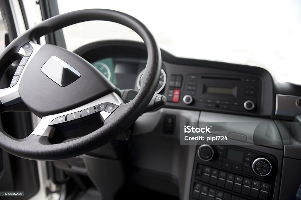 Camion l'intérieur - Photo de Volant de voiture libre de droits