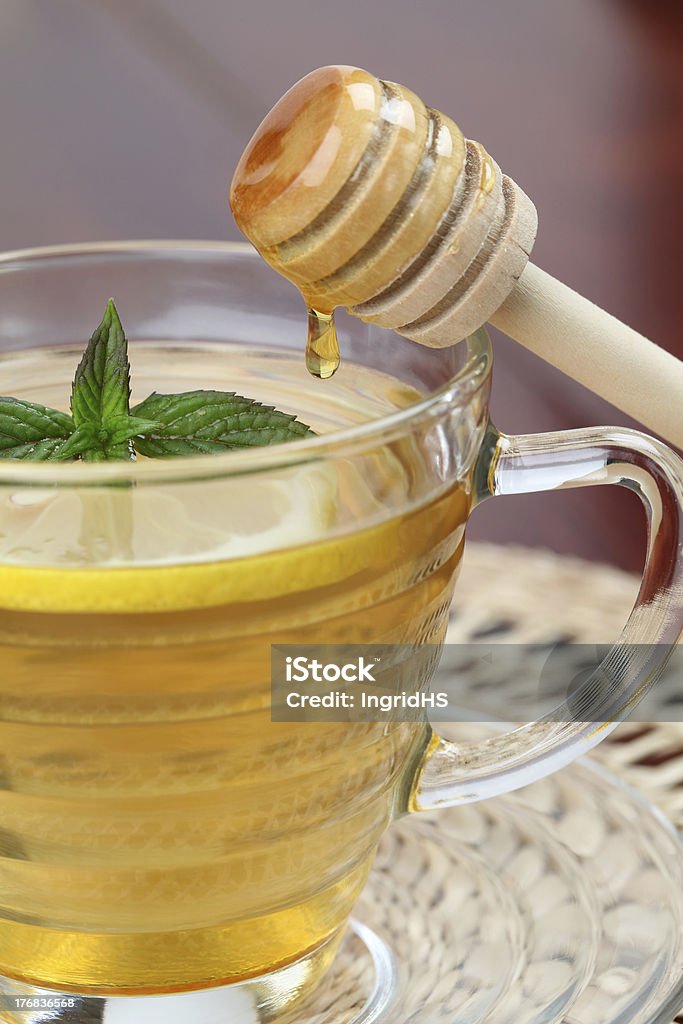 Чай с медом и лимонный - Стоковые фото Альтернативная медицина роялти-фри