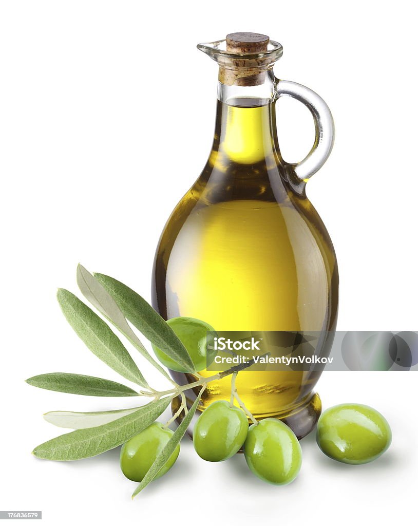 Rama con aceitunas y una botella de aceite de oliva - Foto de stock de Aceite de oliva libre de derechos