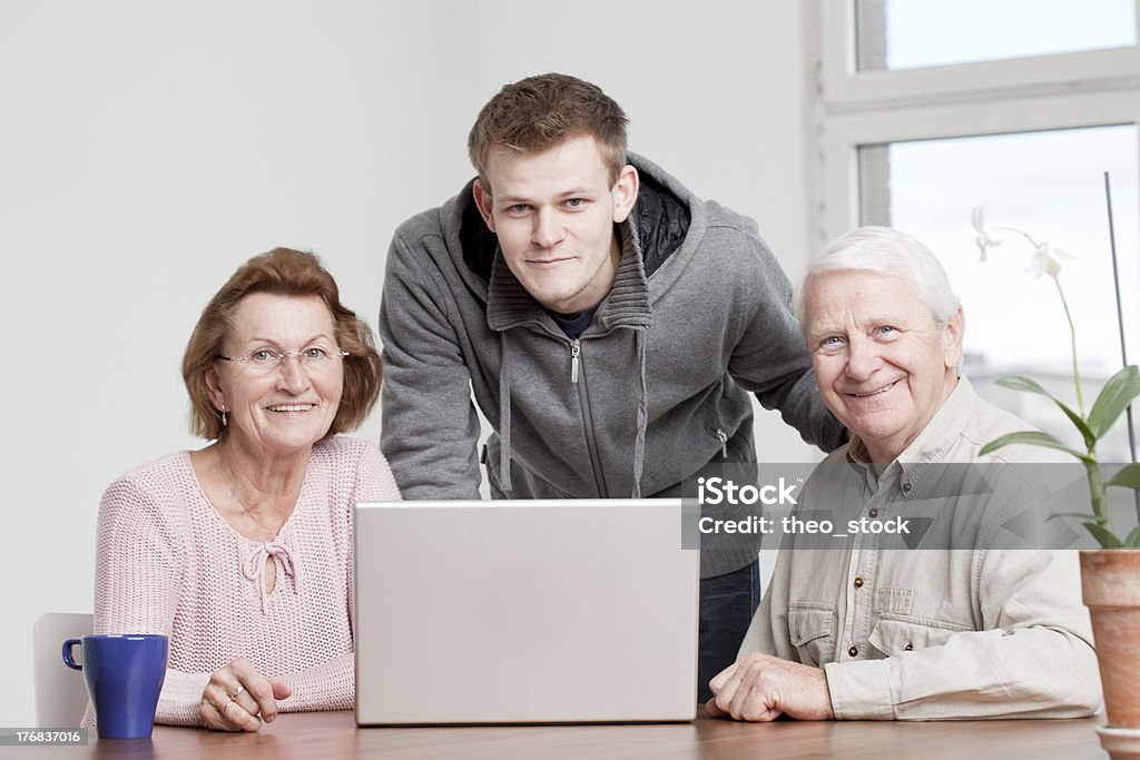 Zufrieden Senioren auf computer-Kurse - Lizenzfrei Aktiver Senior Stock-Foto