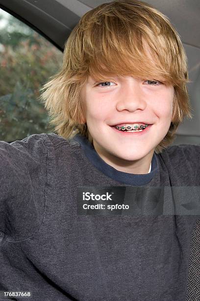 Szczęśliwy Człowiek - zdjęcia stockowe i więcej obrazów Chłopcy - Chłopcy, Aparat ortodontyczny, Blond włosy