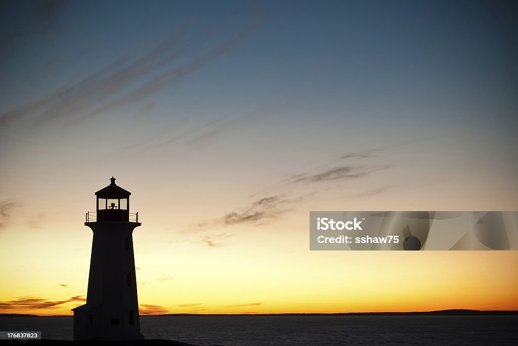 Маяк Peggy's Cove в ночь - Стоковые фото Атлантический океан роялти-фри