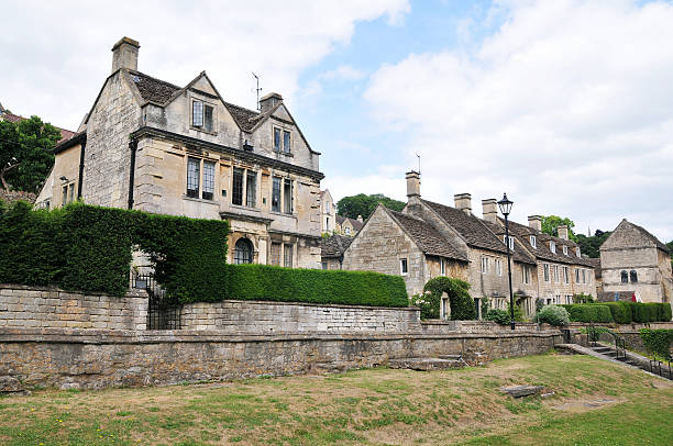 istock Houses and Gardens 176838029
