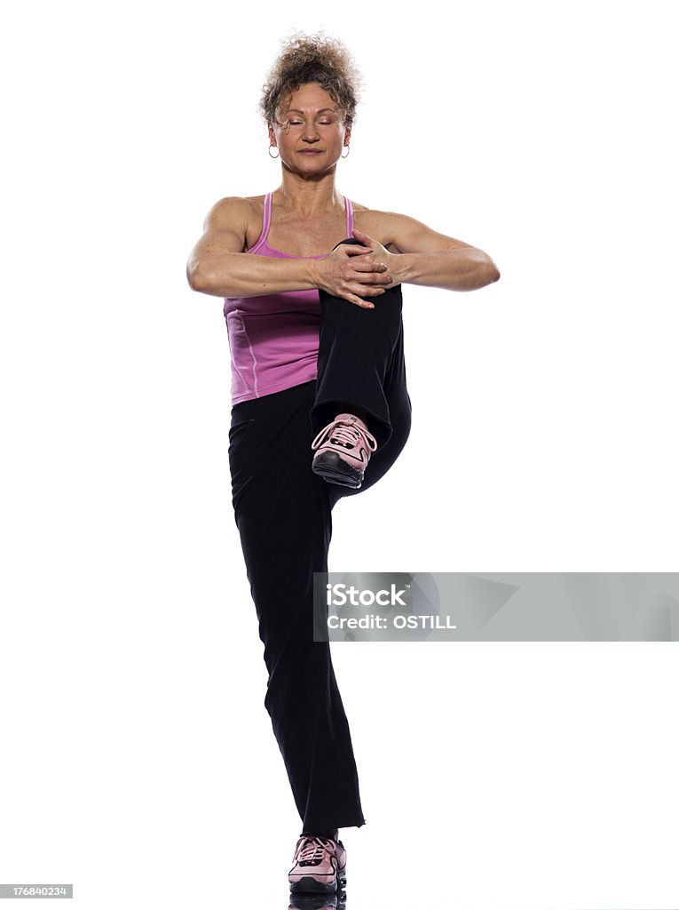 Una donna stretching esercizio allenamento fitness Postura - Foto stock royalty-free di Su una gamba