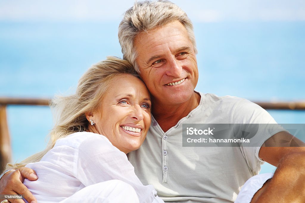 Casal sorrindo - Foto de stock de Casal de Meia Idade royalty-free