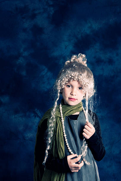 victorian dziecko dziewczynka w studio serii - little girls victorian style wig costume zdjęcia i obrazy z banku zdjęć