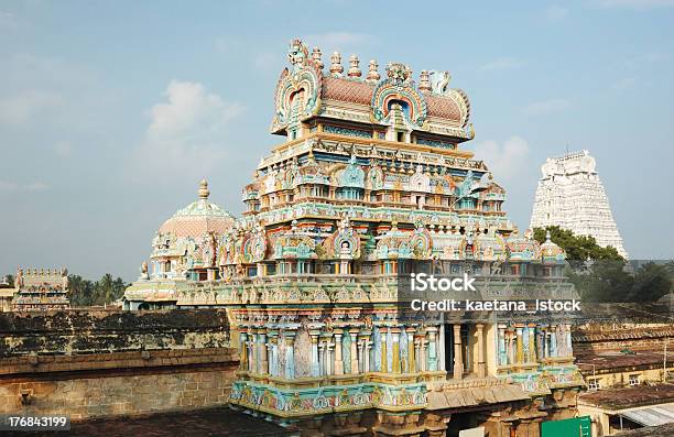 Foto de Templo De Sri Ranganathaswamy Hindu Em Tiruchirapalli Índia e mais fotos de stock de Adulação