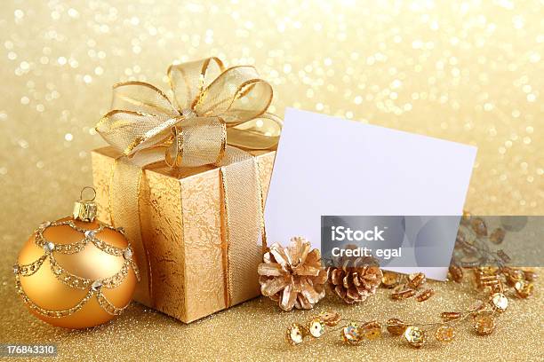 Christmas Подарок Коробка — стоковые фотографии и другие картинки Ёлочные игрушки - Ёлочные игрушки, Без людей, Блестящий