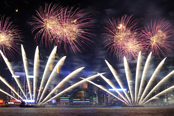 fogos de artifício em 2011, em hong kong - city of china texas - fotografias e filmes do acervo